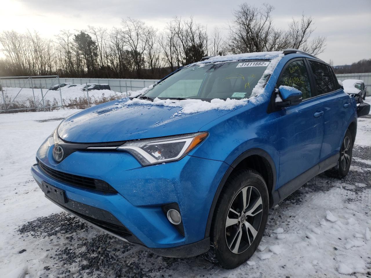 Photo 2 from auction – 2017 TOYOTA RAV4 XLE with VIN JTMWFREV0HD093172