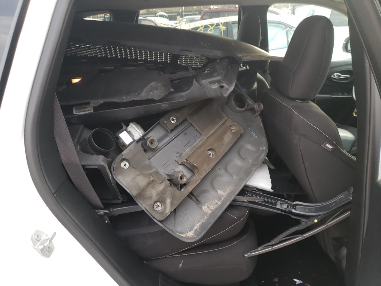 Photo 6 from auction – 2015 JEEP CHEROKEE L with VIN 1C4PJMCB2FW514938