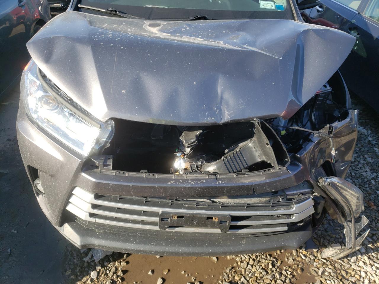 Photo 9 from auction – 2017 TOYOTA HIGHLANDER with VIN 5TDJZRFHXHS520761