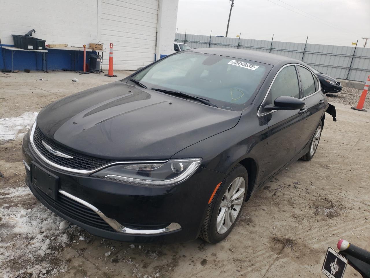 Photo 2 from auction – 2015 CHRYSLER 200 LIMITE with VIN 1C3CCCAB7FN746614