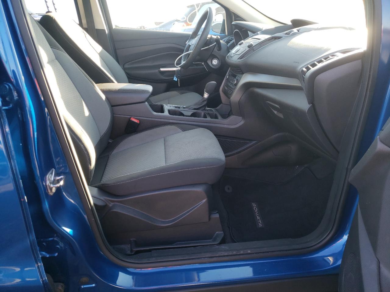 Photo 5 from auction – 2017 FORD ESCAPE SE with VIN 1FMCU0GD5HUC84638