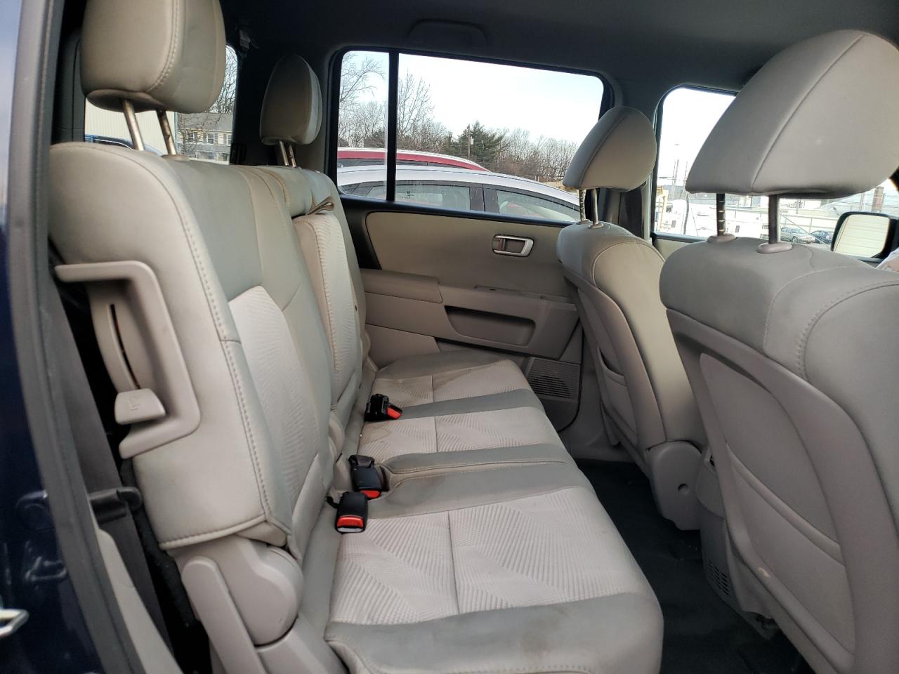 Photo 6 from auction – 2014 HONDA PILOT LX with VIN 5FNYF4H21EB047528