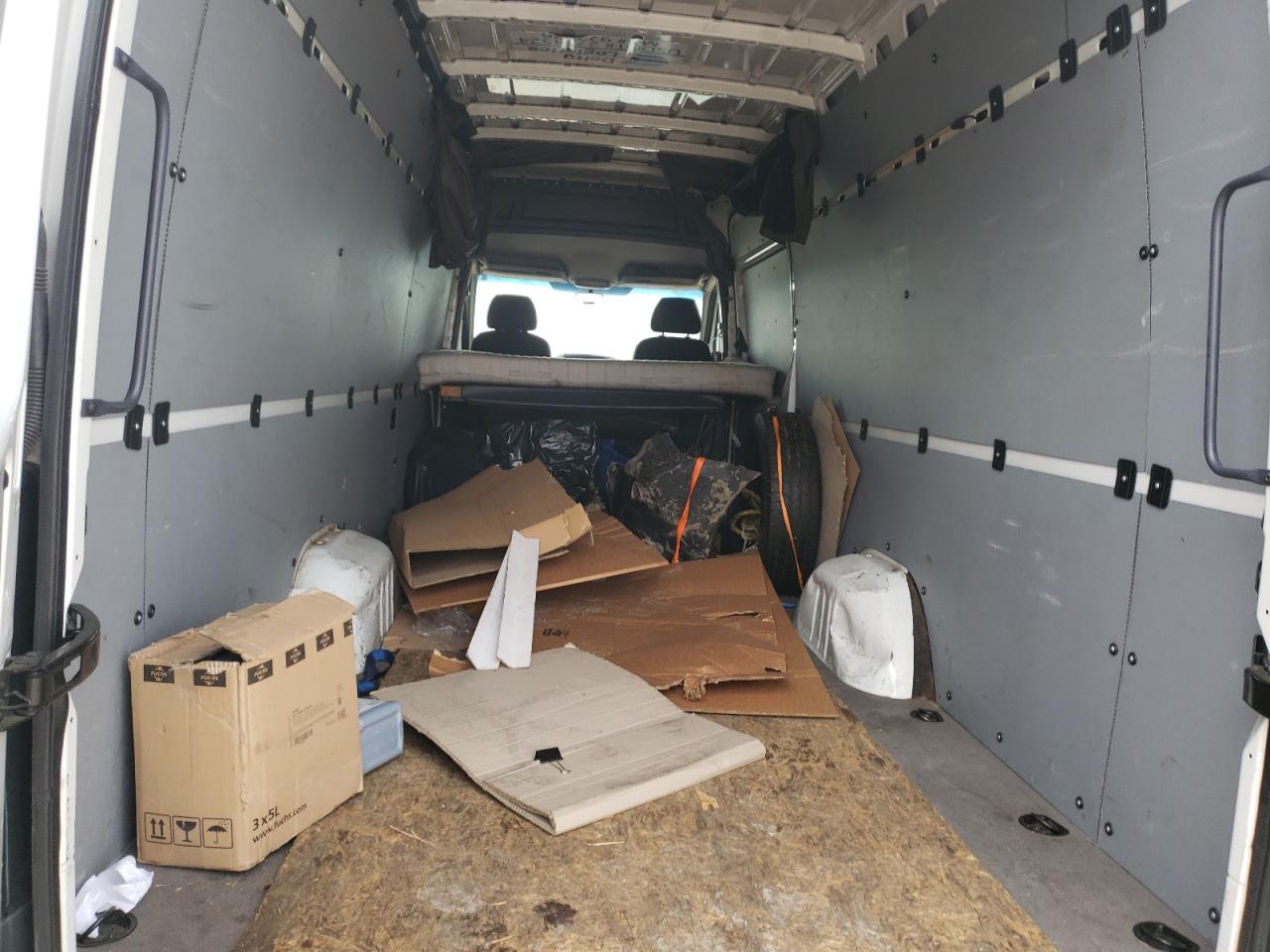 Photo 6 from auction – 2015 MERCEDES-BENZ SPRINTER 2 with VIN WD3PE8DC8F5993577