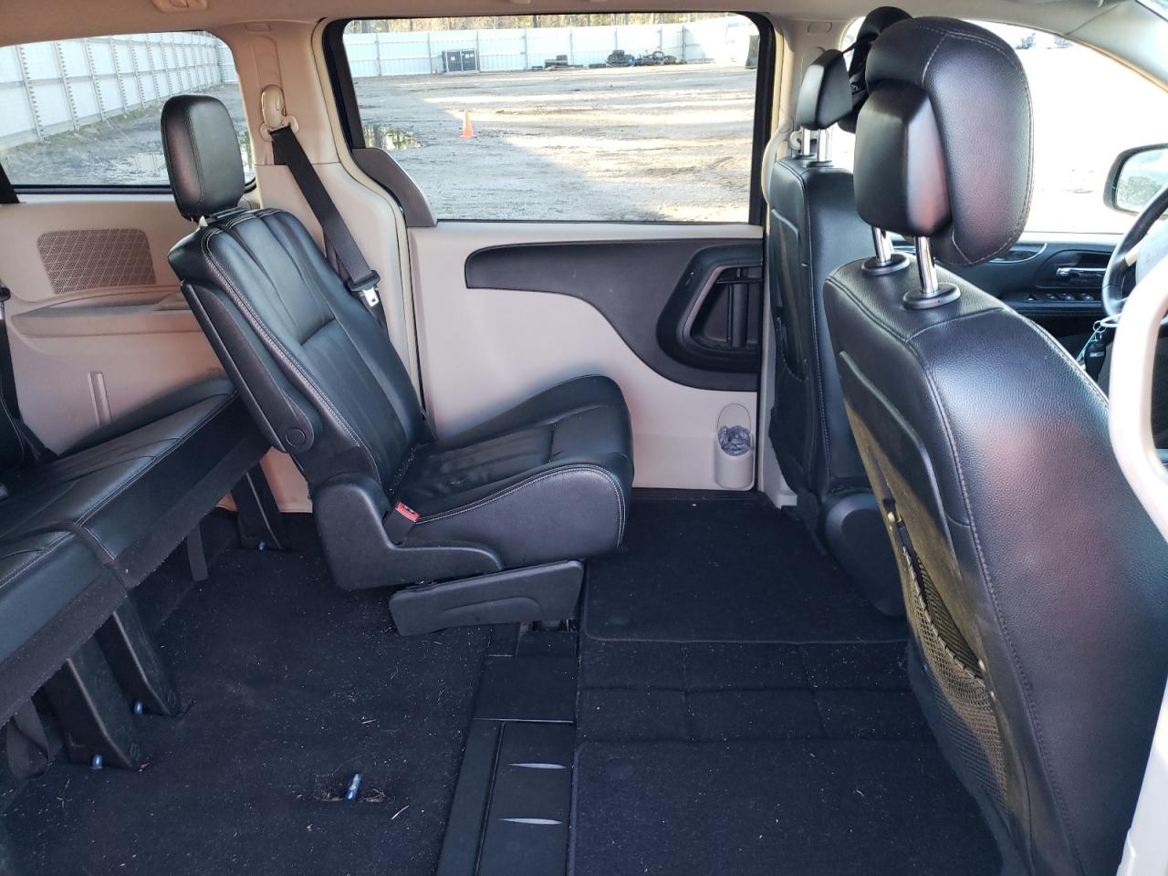 Photo 6 from auction – 2014 CHRYSLER TOWN & COU with VIN 2C4RC1BG2ER398047