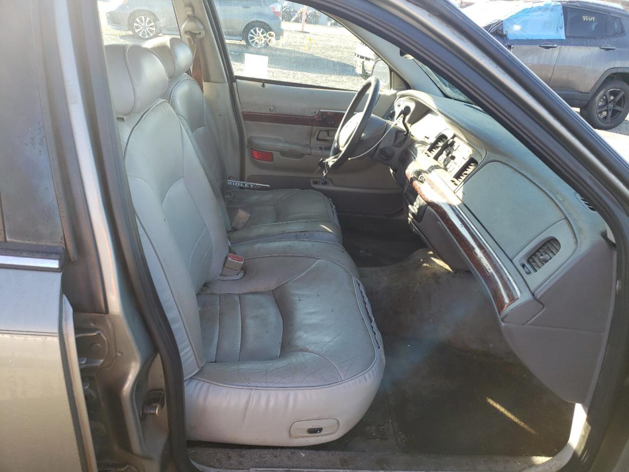 Photo 5 from auction – 2002 MERCURY GRAND MARQ with VIN 2MEFM75W72X653965