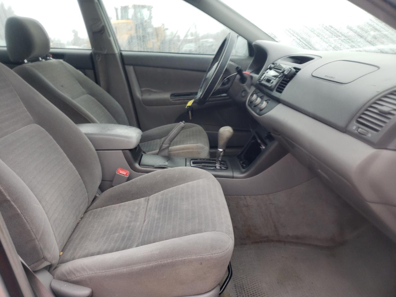 Photo 5 from auction – 2005 TOYOTA CAMRY LE with VIN 4T1BE30K75U977936