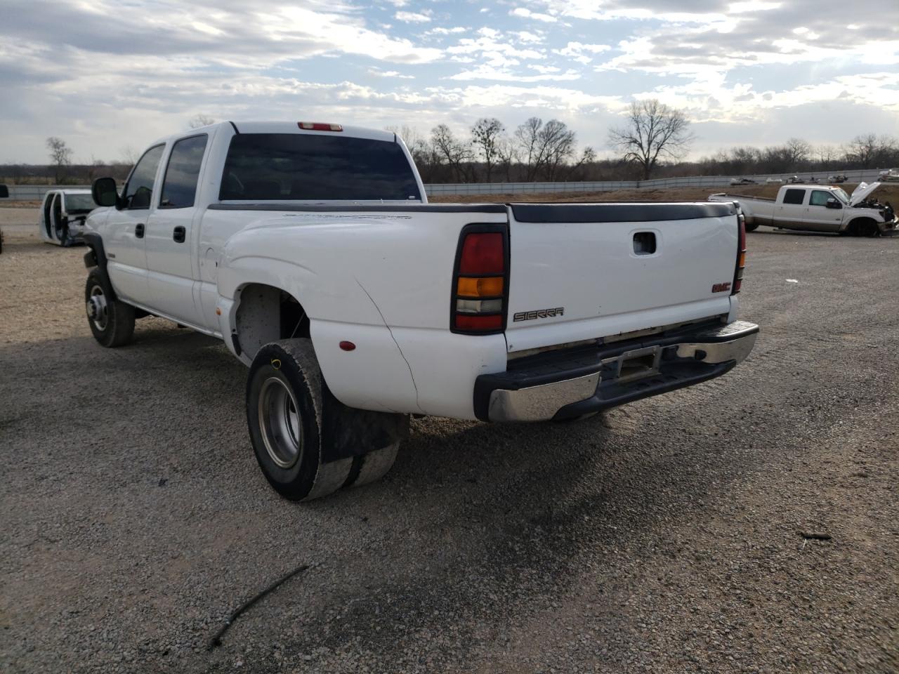 Photo 3 from auction – 2004 CHEVROLET SILVERADO with VIN 1GBJC33U74F140968
