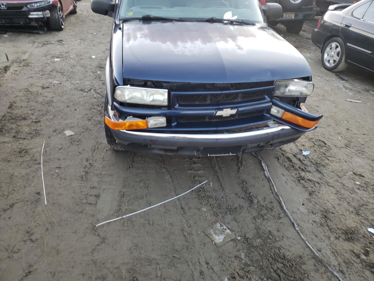 Photo 9 from auction – 2000 CHEVROLET BLAZER with VIN 1GNDT13W2Y2135972