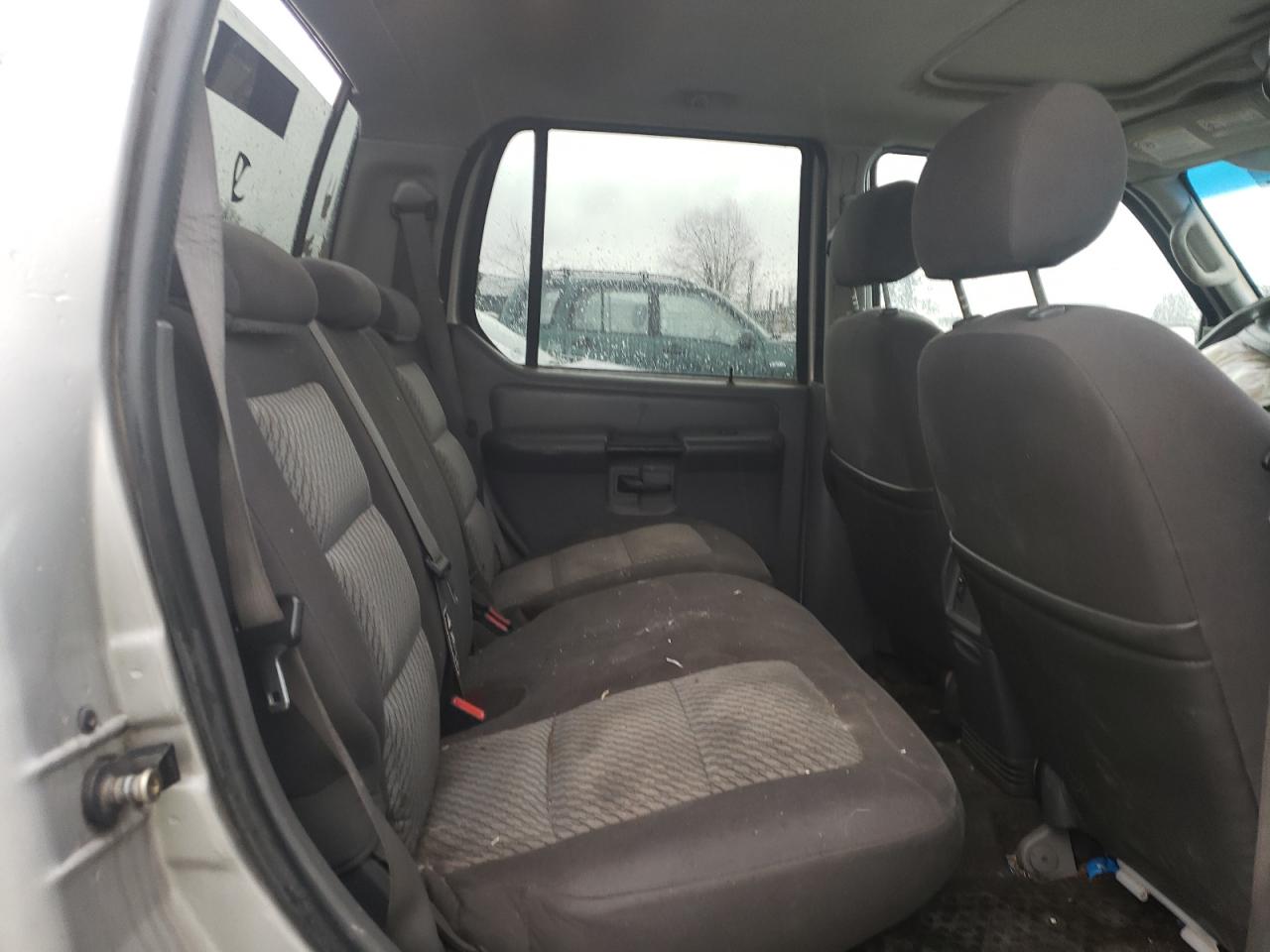 Photo 6 from auction – 2004 FORD EXPLORER S with VIN 1FMZU77KX4UA35117