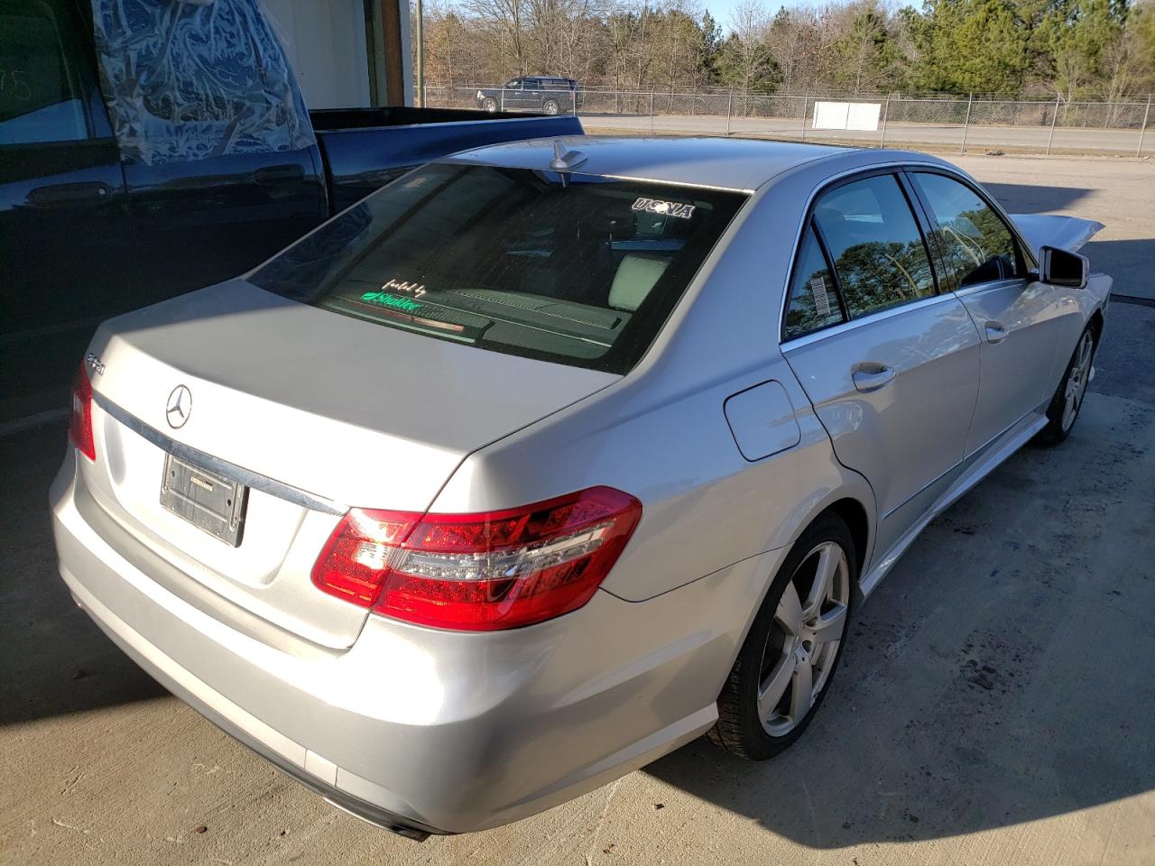 Photo 4 from auction – 2011 MERCEDES-BENZ E 350 with VIN WDDHF5GBXBA299876