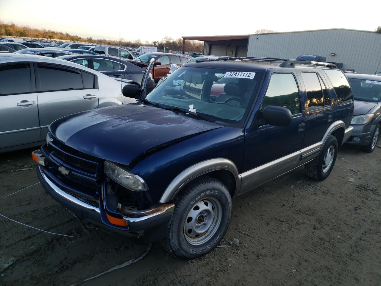 Photo 2 from auction – 2000 CHEVROLET BLAZER with VIN 1GNDT13W2Y2135972