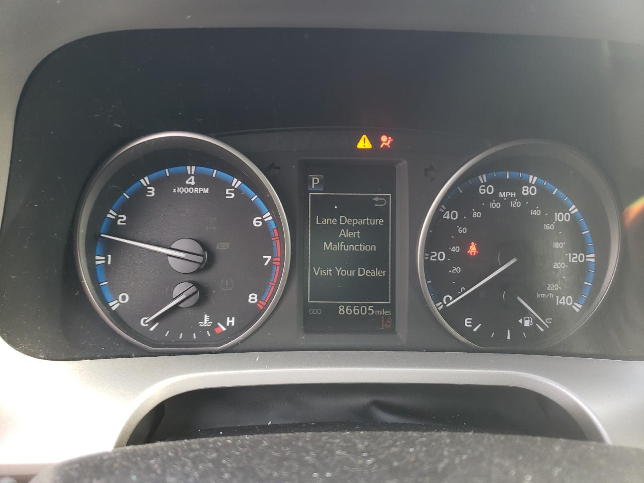 Photo 8 from auction – 2017 TOYOTA RAV4 LE with VIN 2T3BFREV8HW676090