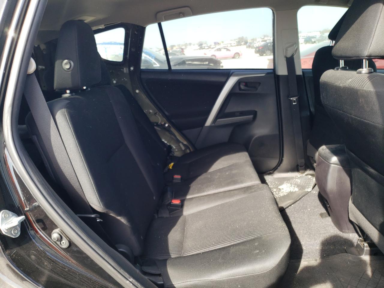 Photo 6 from auction – 2018 TOYOTA RAV4 LE with VIN 2T3ZFREV3JW422890