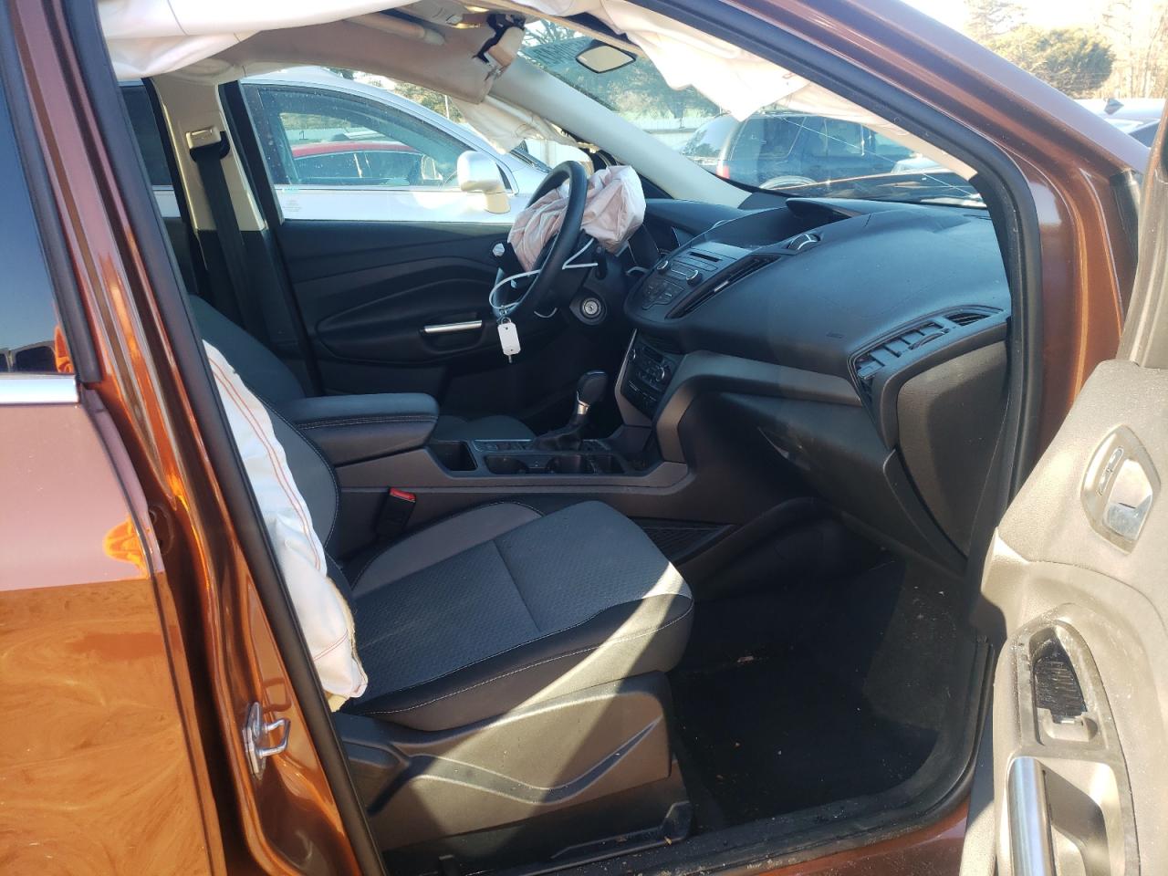 Photo 5 from auction – 2017 FORD ESCAPE SE with VIN 1FMCU9GD2HUA45231