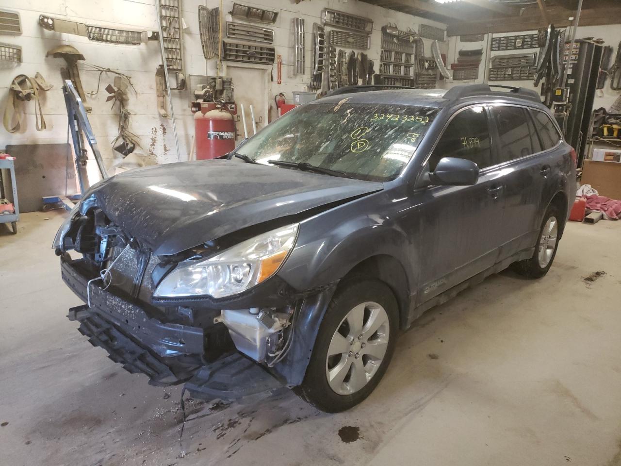 Photo 2 from auction – 2013 SUBARU OUTBACK 2. with VIN 4S4BRCGC2D3275546