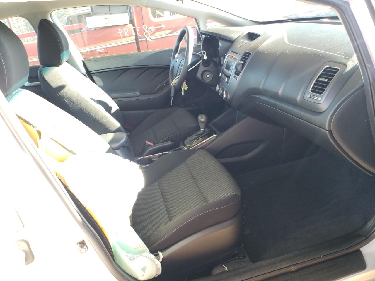 Photo 5 from auction – 2017 KIA FORTE LX with VIN 3KPFK4A78HE088466