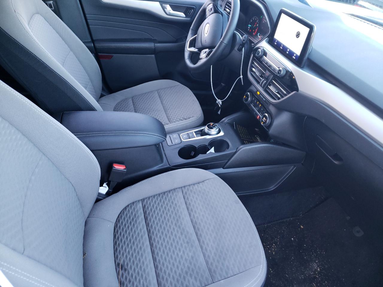 Photo 5 from auction – 2021 FORD ESCAPE SE with VIN 1FMCU0G64MUA50132