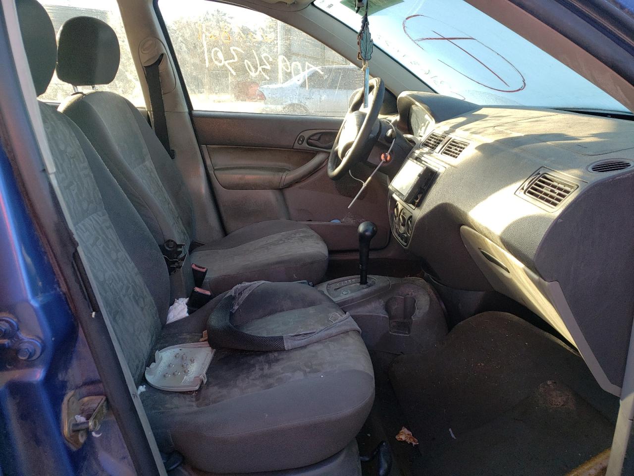 Photo 5 from auction – 2005 FORD FOCUS ZX4 with VIN 1FAFP34NX5W160622