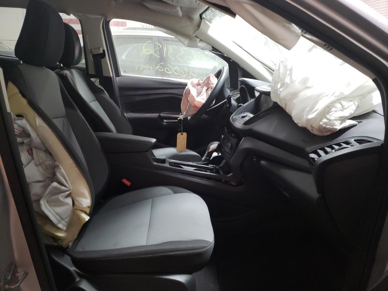 Photo 5 from auction – 2019 FORD ESCAPE SE with VIN 1FMCU9GD1KUB30066