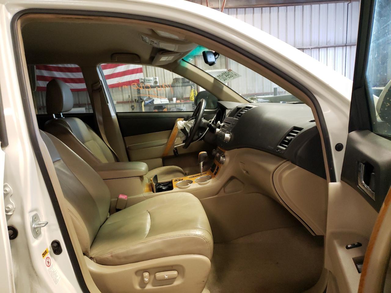 Photo 5 from auction – 2010 TOYOTA HIGHLANDER with VIN JTEJW3EHXA2039506