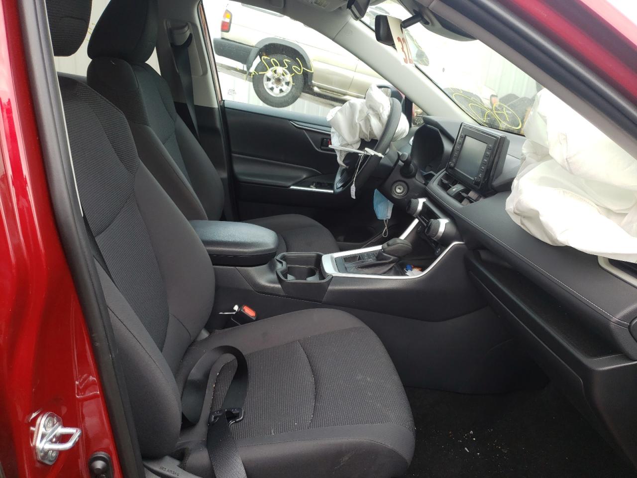 Photo 5 from auction – 2019 TOYOTA RAV4 LE with VIN 2T3G1RFVXKC009940