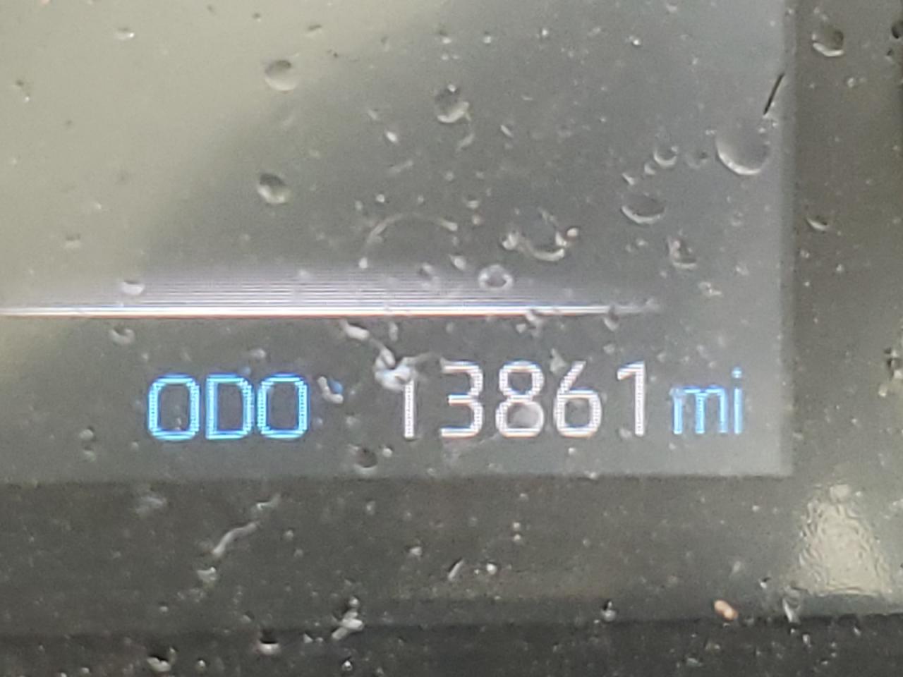 Photo 8 from auction – 2019 TOYOTA RAV4 XLE with VIN JTMP1RFV1KD037492