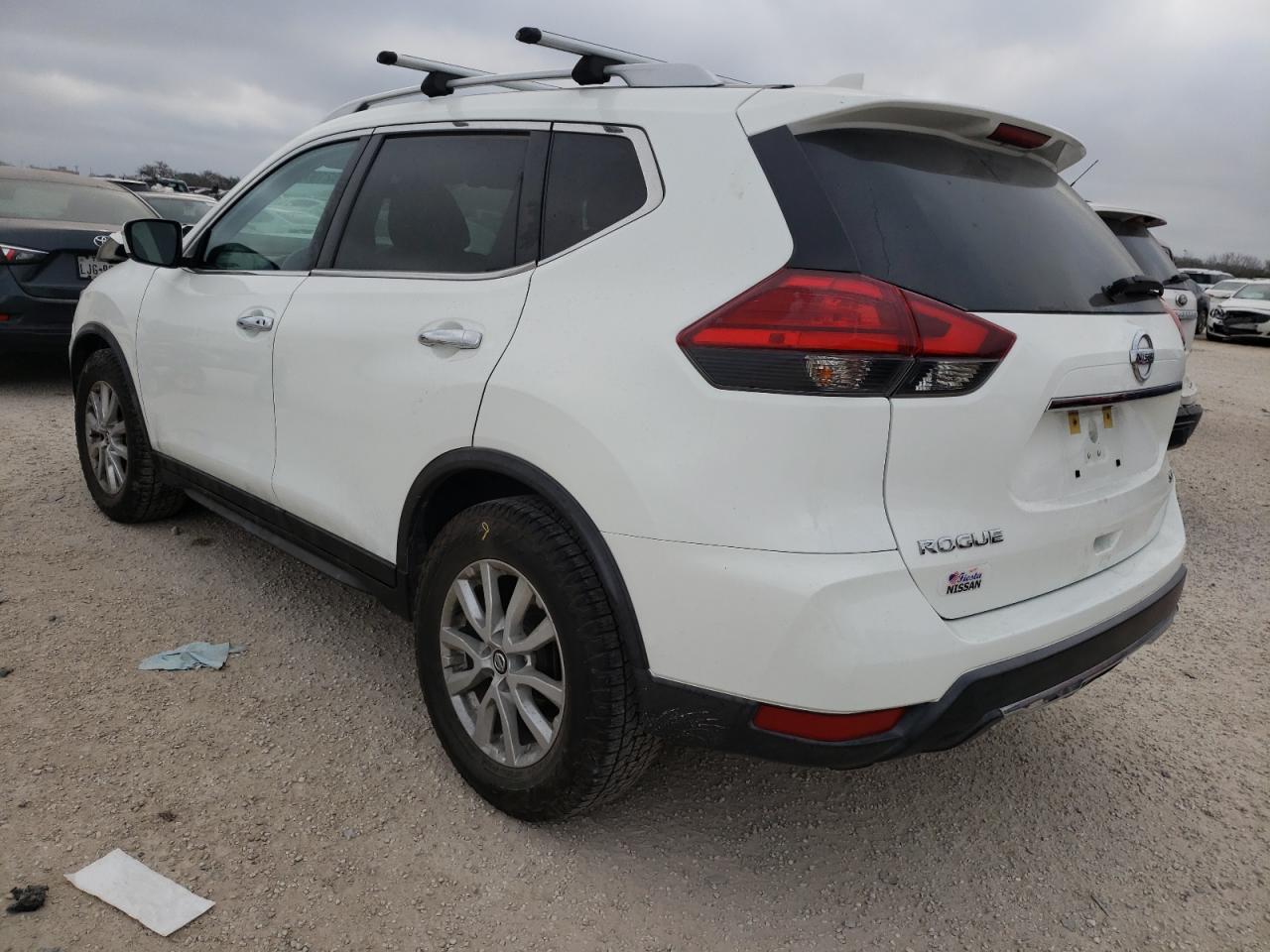 Photo 3 from auction – 2017 NISSAN ROGUE S with VIN KNMAT2MT0HP561670