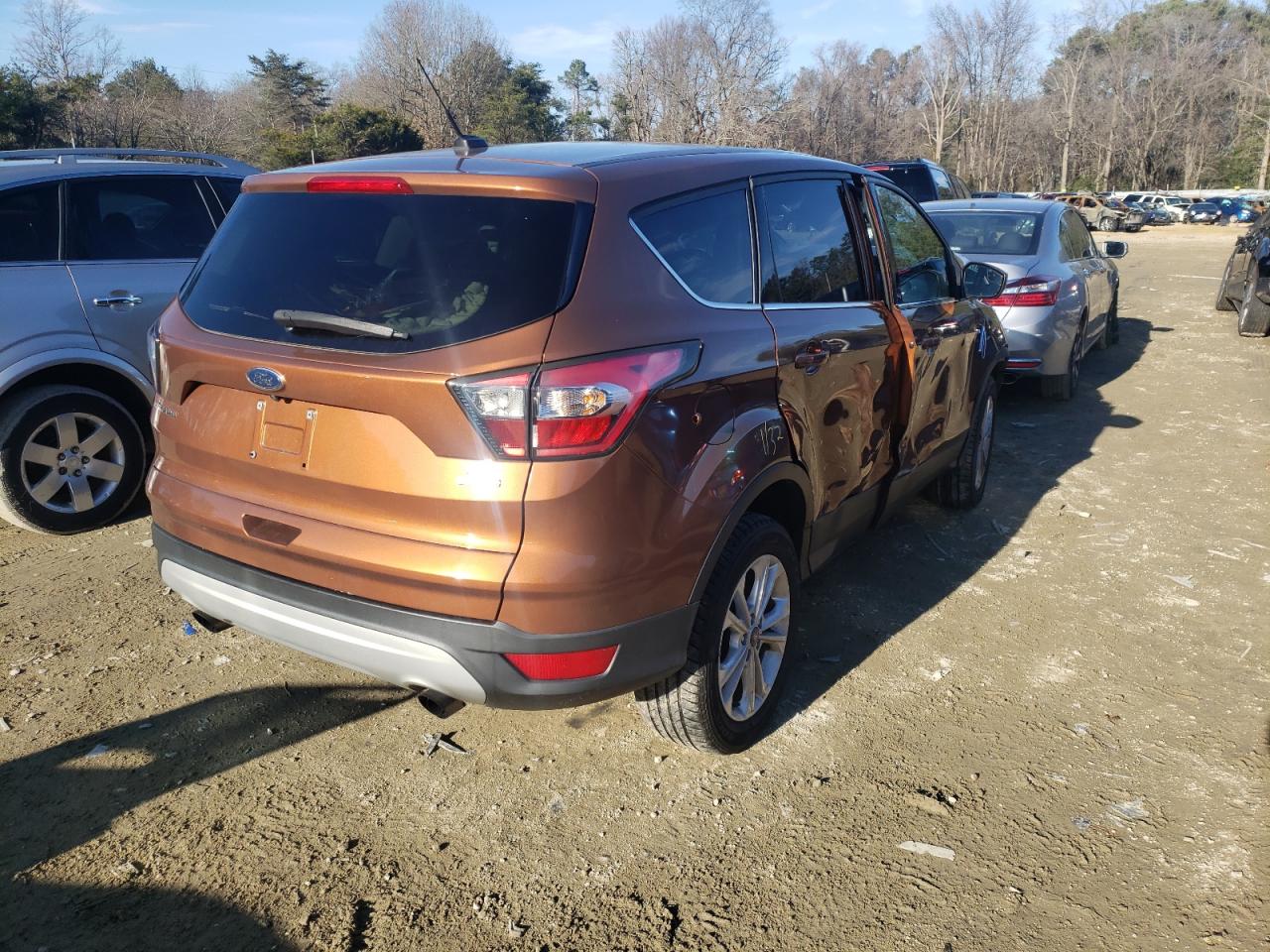Photo 4 from auction – 2017 FORD ESCAPE SE with VIN 1FMCU9GD2HUA45231