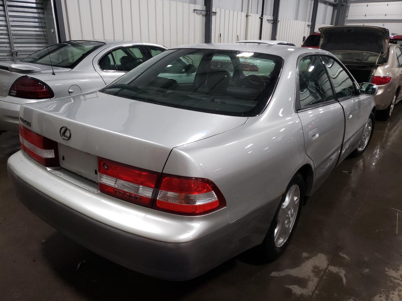 Photo 4 from auction – 2000 LEXUS ES 300 with VIN JT8BF28G9Y0286686