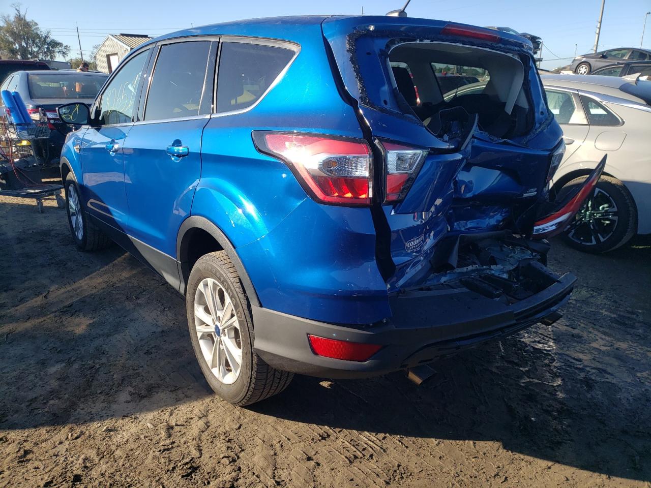 Photo 3 from auction – 2017 FORD ESCAPE SE with VIN 1FMCU0GD5HUC84638
