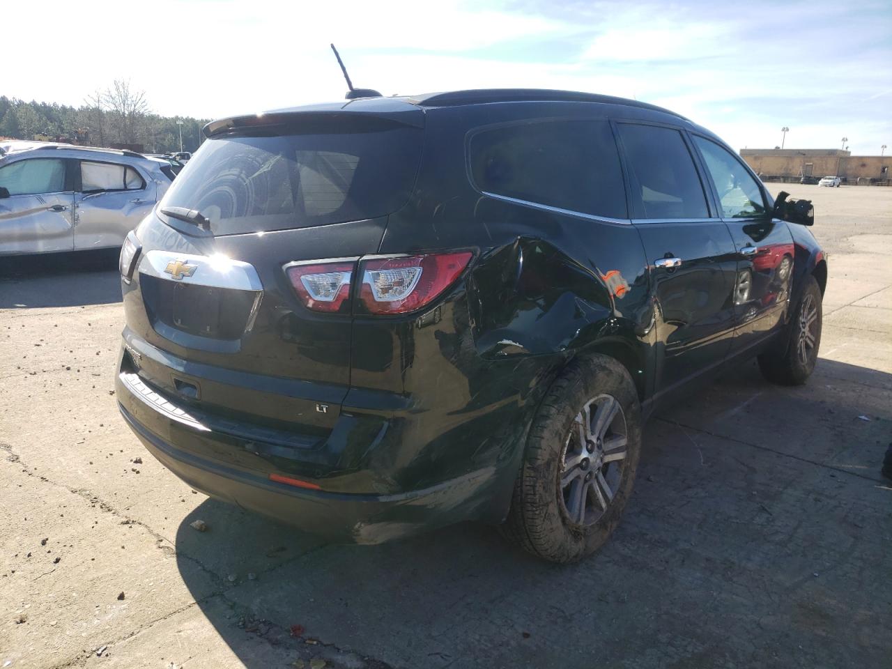 Photo 4 from auction – 2017 CHEVROLET TRAVERSE L with VIN 1GNKRHKD5HJ131743