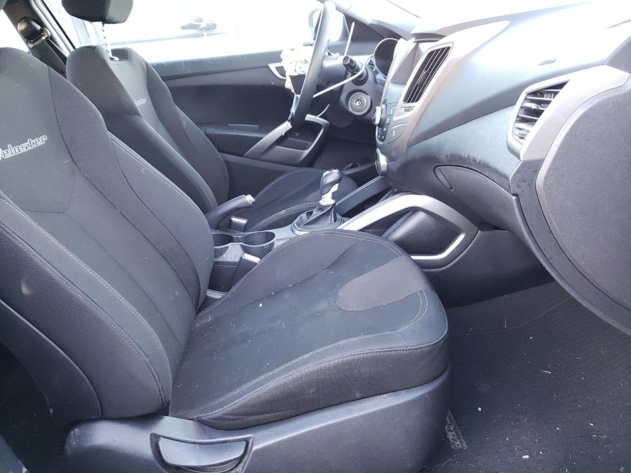 Photo 5 from auction – 2012 HYUNDAI VELOSTER with VIN KMHTC6AD8CU025052