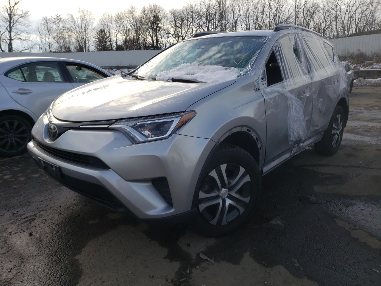 Photo 2 from auction – 2017 TOYOTA RAV4 LE with VIN 2T3BFREV8HW676090