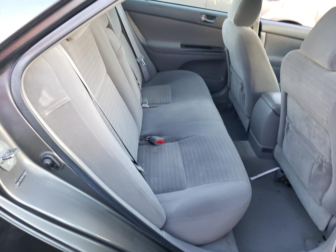 Photo 6 from auction – 2005 TOYOTA CAMRY LE with VIN 4T1BE30K45U569815
