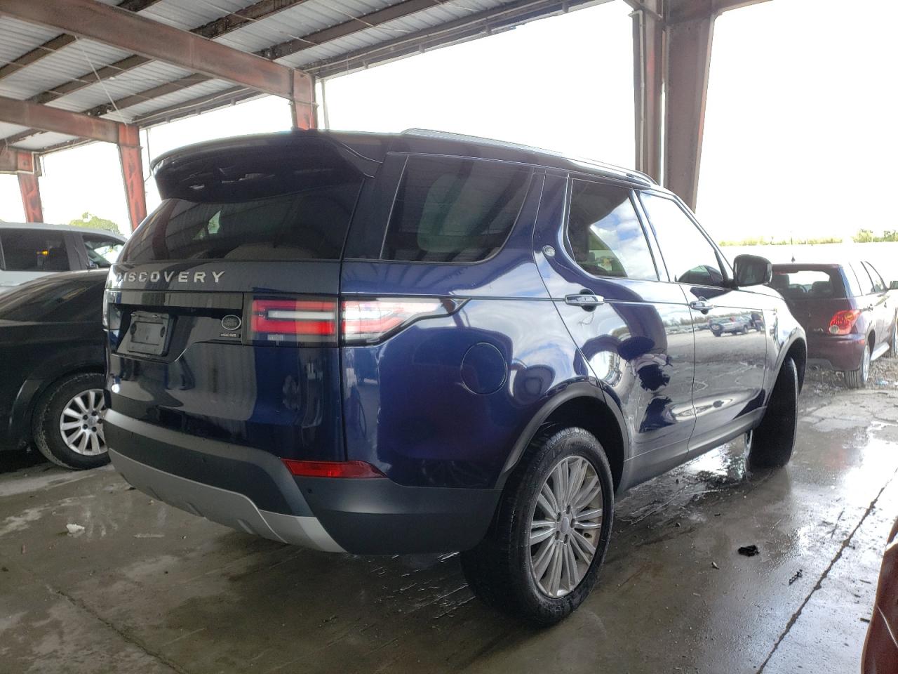 Zdjęcie 4 z aukcji – 2017 LAND ROVER DISCOVERY z VIN SALRHBBV6HA038979