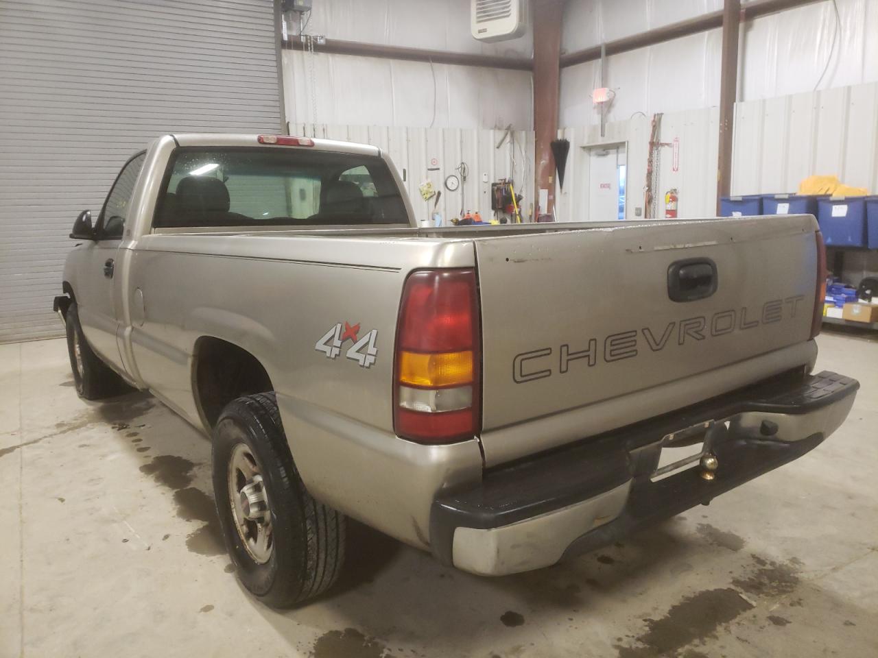 Photo 3 from auction – 2000 CHEVROLET SILVERADO with VIN 1GCEK14V0YE353817