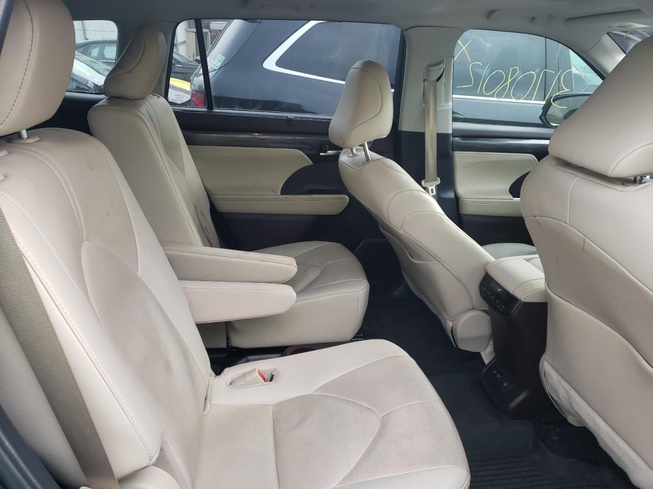 Photo 6 from auction – 2021 TOYOTA HIGHLANDER with VIN 5TDDZRBH5MS529302
