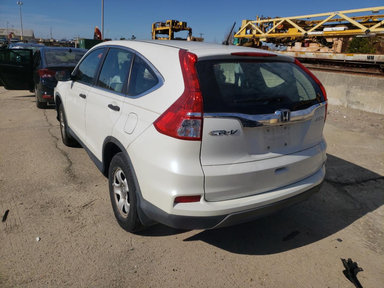 Photo 3 from auction – 2015 HONDA CR-V LX with VIN 5J6RM4H35FL049116