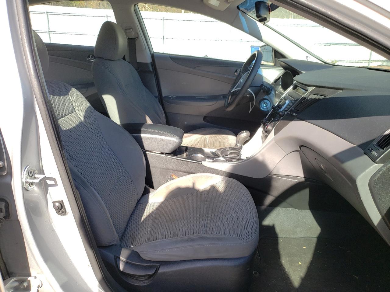 Photo 5 from auction – 2012 HYUNDAI SONATA GLS with VIN 5NPEB4AC8CH498830