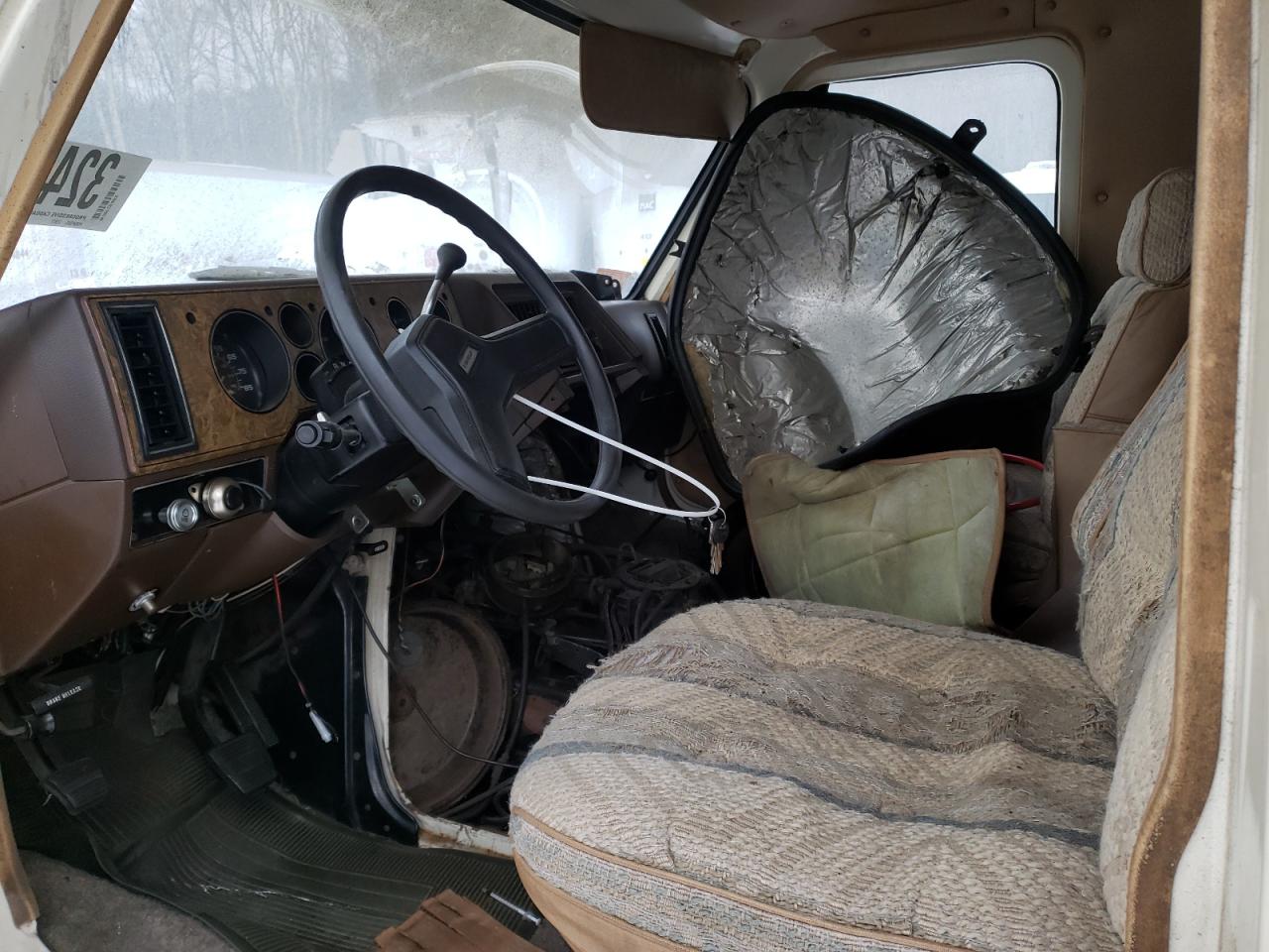 Photo 5 from auction – 1985 CHEVROLET G30 with VIN 2GBJG31M8F4122236