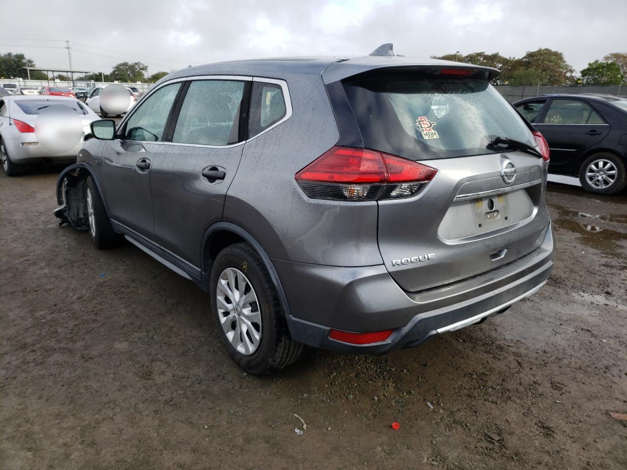 Photo 3 from auction – 2017 NISSAN ROGUE S with VIN KNMAT2MT7HP545076