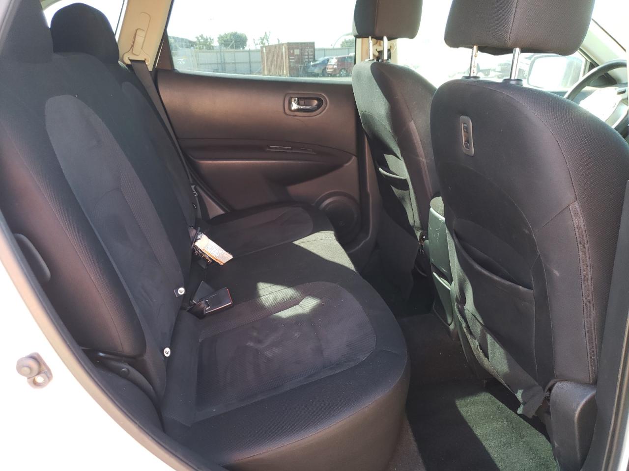 Photo 6 from auction – 2011 NISSAN ROGUE S with VIN JN8AS5MT0BW181797