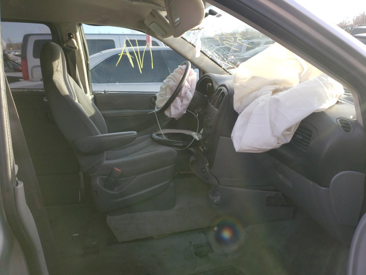 Photo 5 from auction – 2005 DODGE GRAND CARA with VIN 1D4GP24R85B170877