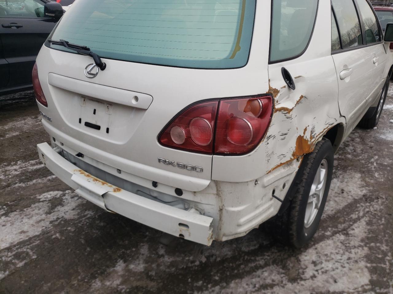 Photo 9 from auction – 1999 LEXUS RX 300 with VIN JT6HF10U5X0075661