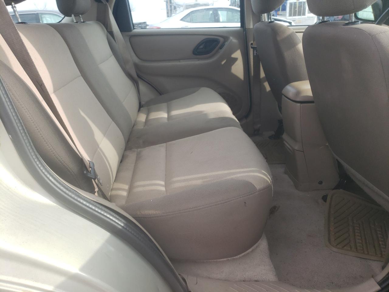 Photo 6 from auction – 2004 FORD ESCAPE XLS with VIN 1FMYU92154KA49685
