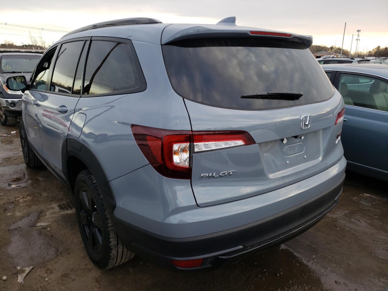 Photo 3 from auction – 2022 HONDA PILOT TRAI with VIN 5FNYF6H81NB023276
