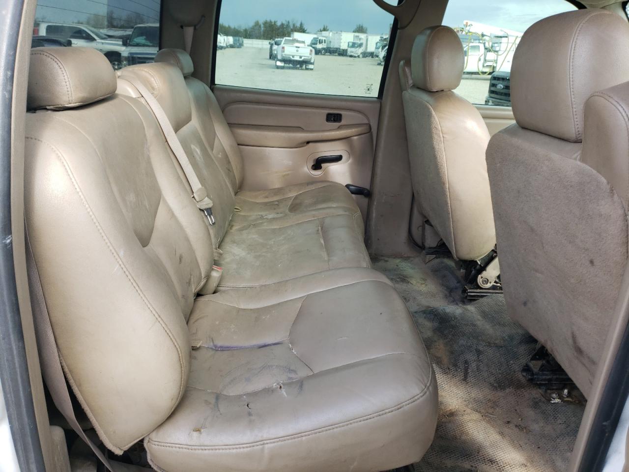 Photo 6 from auction – 2004 CHEVROLET SILVERADO with VIN 1GBJC33U74F140968