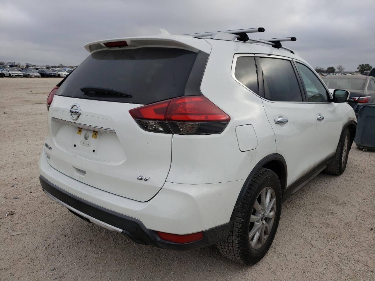 Photo 4 from auction – 2017 NISSAN ROGUE S with VIN KNMAT2MT0HP561670