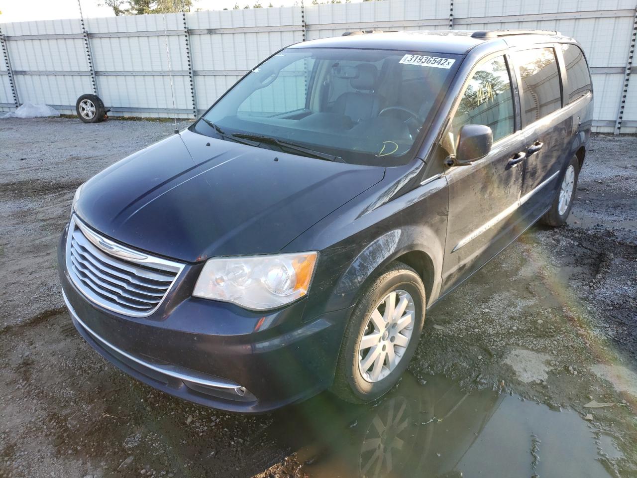 Photo 2 from auction – 2014 CHRYSLER TOWN & COU with VIN 2C4RC1BG2ER398047