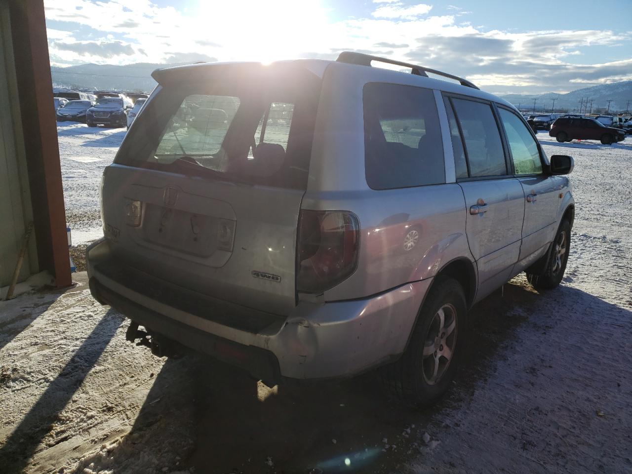 Photo 4 from auction – 2007 HONDA PILOT EX with VIN 2HKYF18467H528217